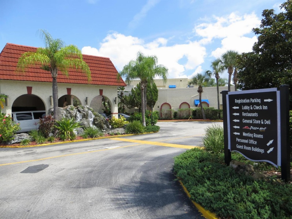 Maingate Lakeside Resort